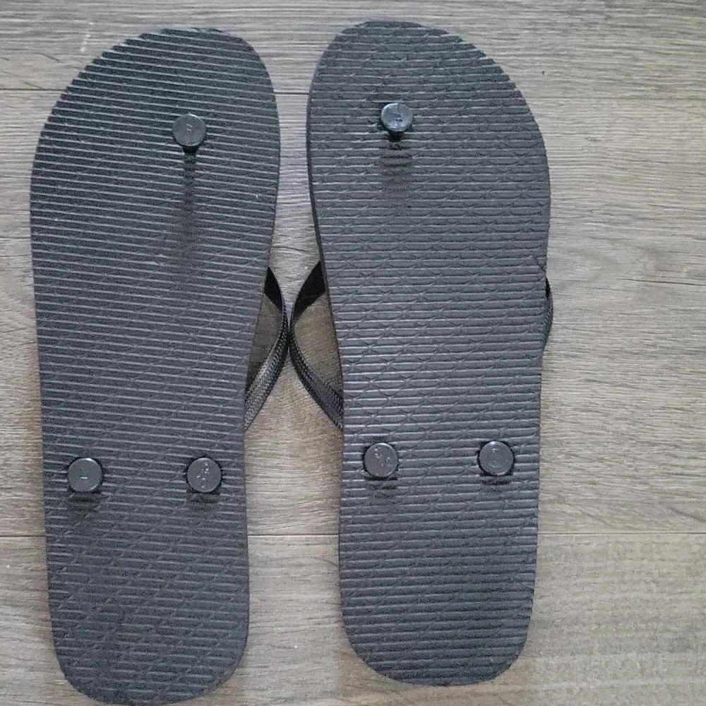 Like new Emoji flip flops